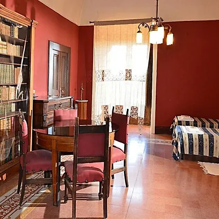 Sleeps 8 Pool Air Con Wifi Monopoli
