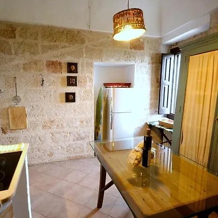 Sleeps 8 Pool Air Con Wifi * Monopoli